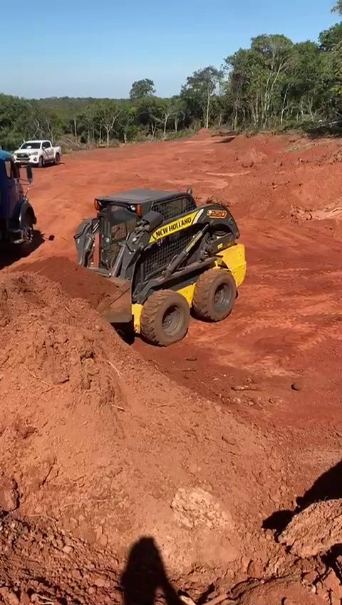 Equipamento de terraplanagem em ação